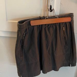 Mid level skirt with drawstring